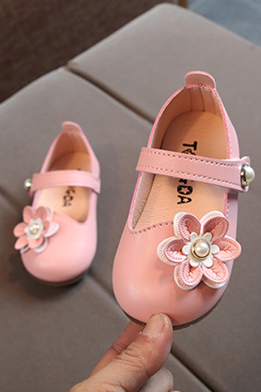 Baby Girls Beautiful Flower Decorated Soft Amazing Casual Summer Sandals - BGSD106416
